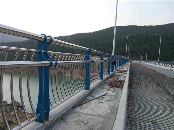 漳州不锈钢桥梁护栏的特点及其在桥梁安全中的重要作用