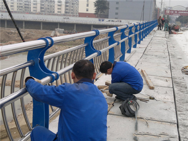漳州不锈钢河道护栏的特性及其在城市景观中的应用